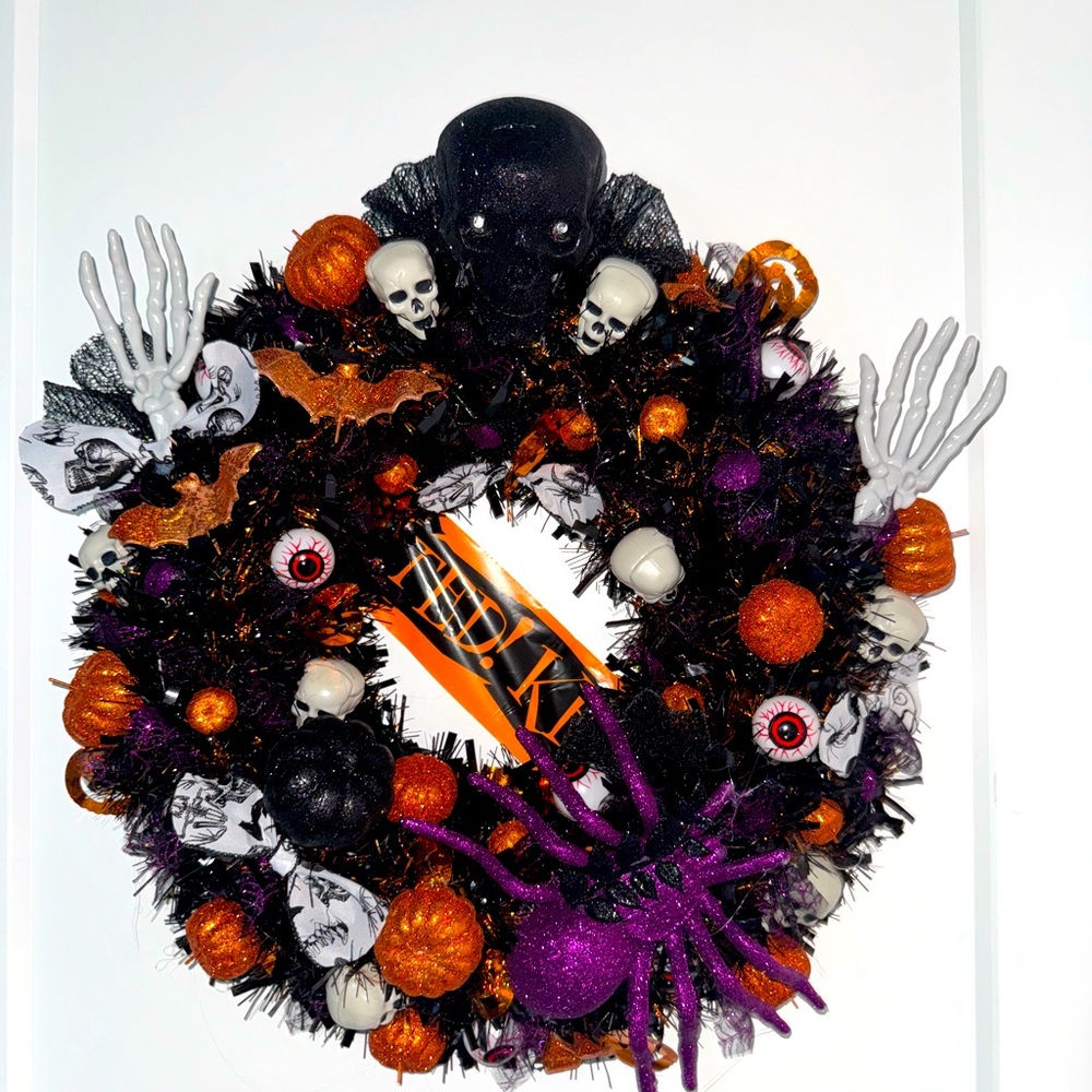 a very full homemade halloween wreath!!